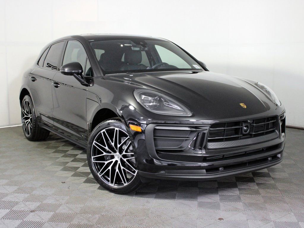 Certified 2025 Porsche Macan image 9