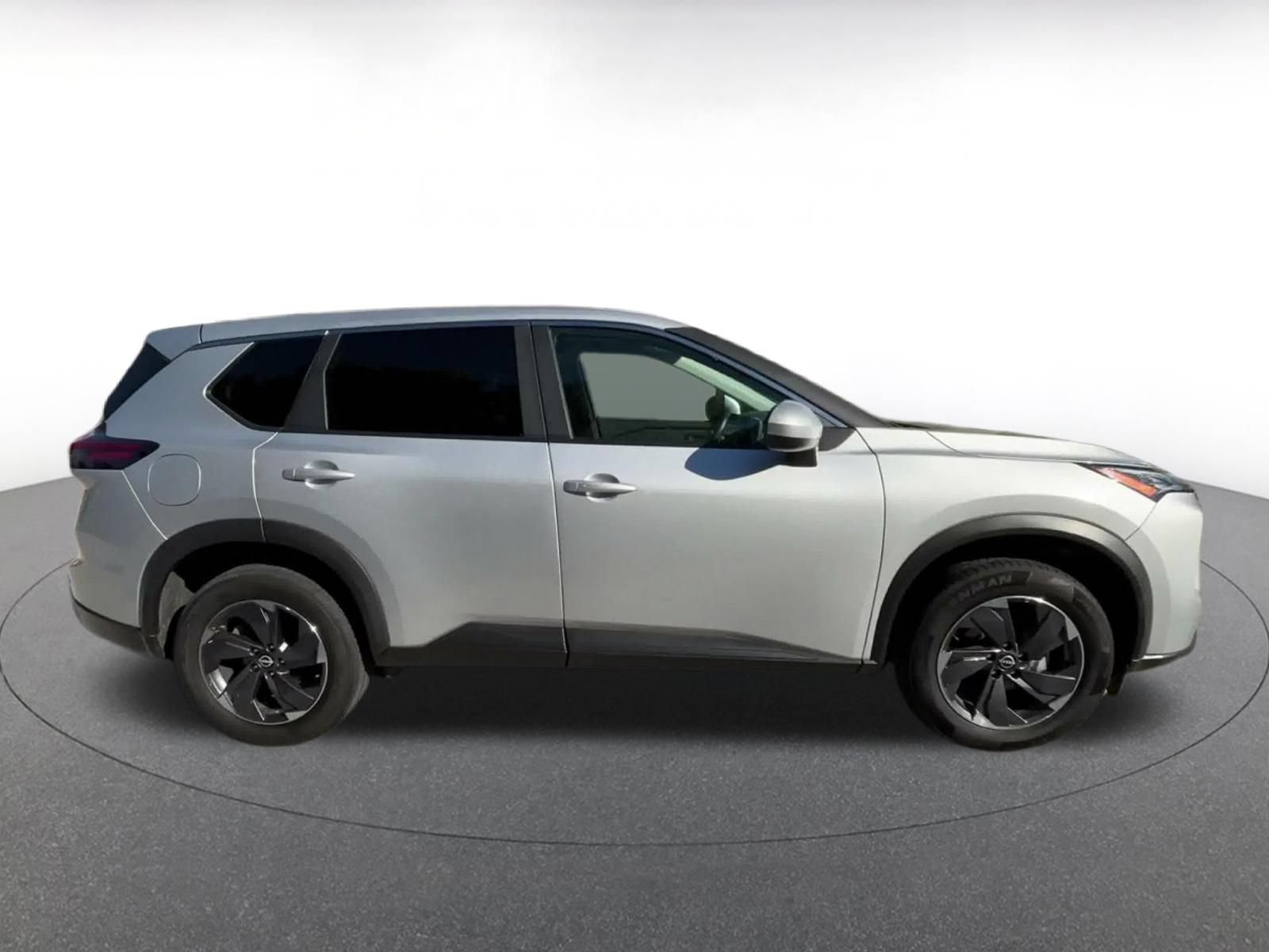 Used 2025 Nissan Rogue SV FWD image 15