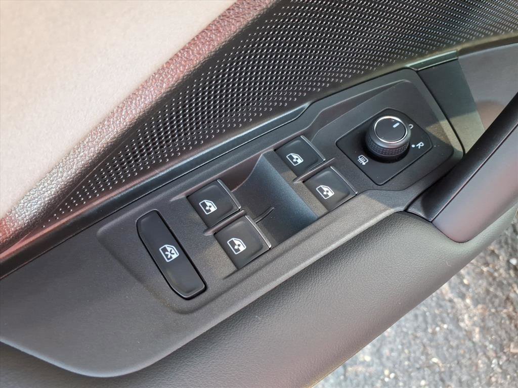 New 2026 Volkswagen Tiguan SE R-Line image 8