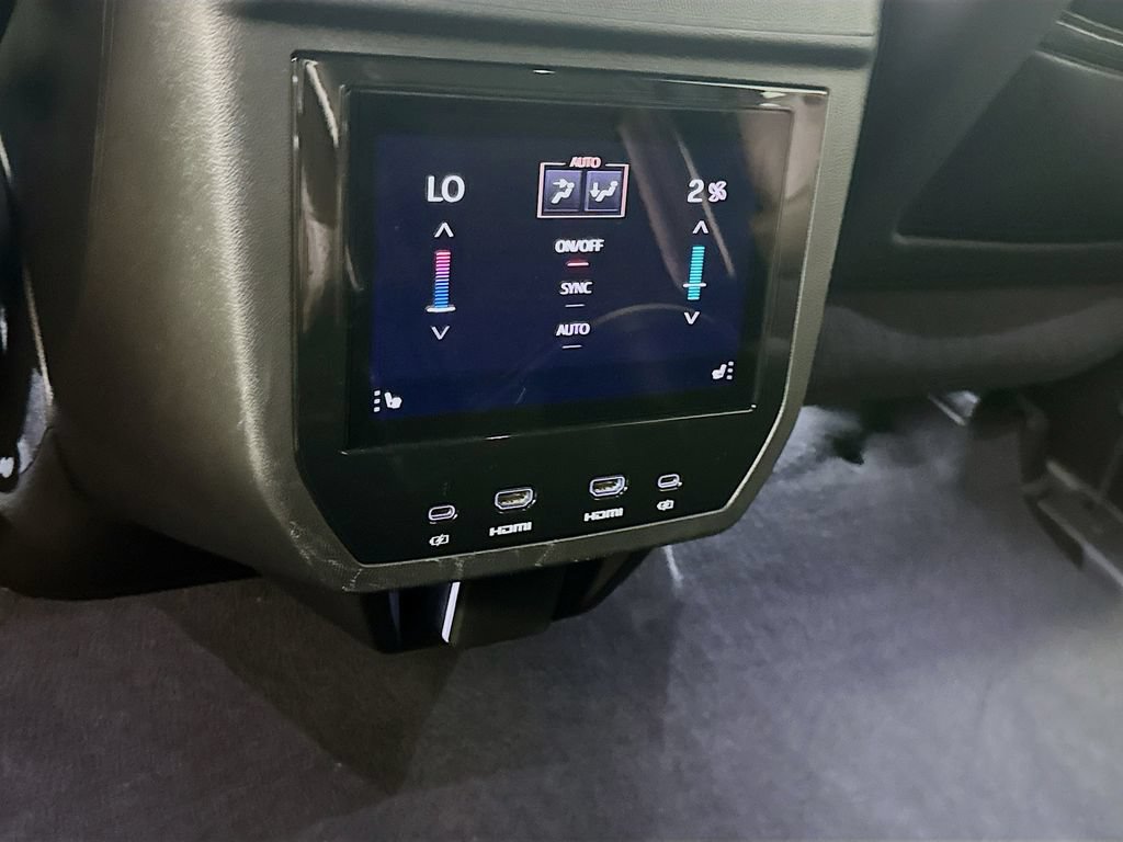 Used 2025 GMC Yukon XL Denali Ultimate w/ LPO, Floor Liner Package AWD/4WD image 30