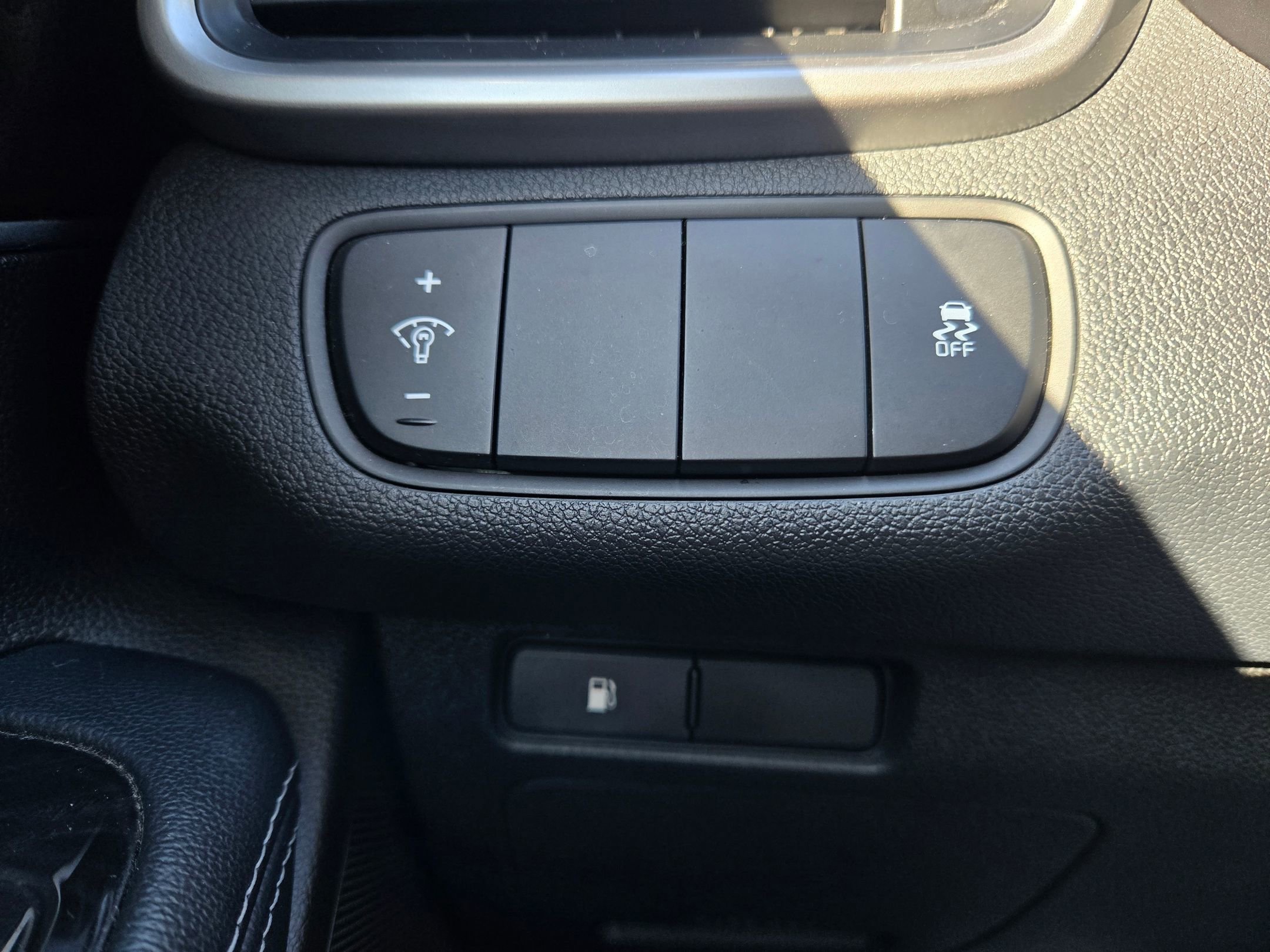 Used 2017 Kia Sorento LX w/ LX Convenience Package image 26