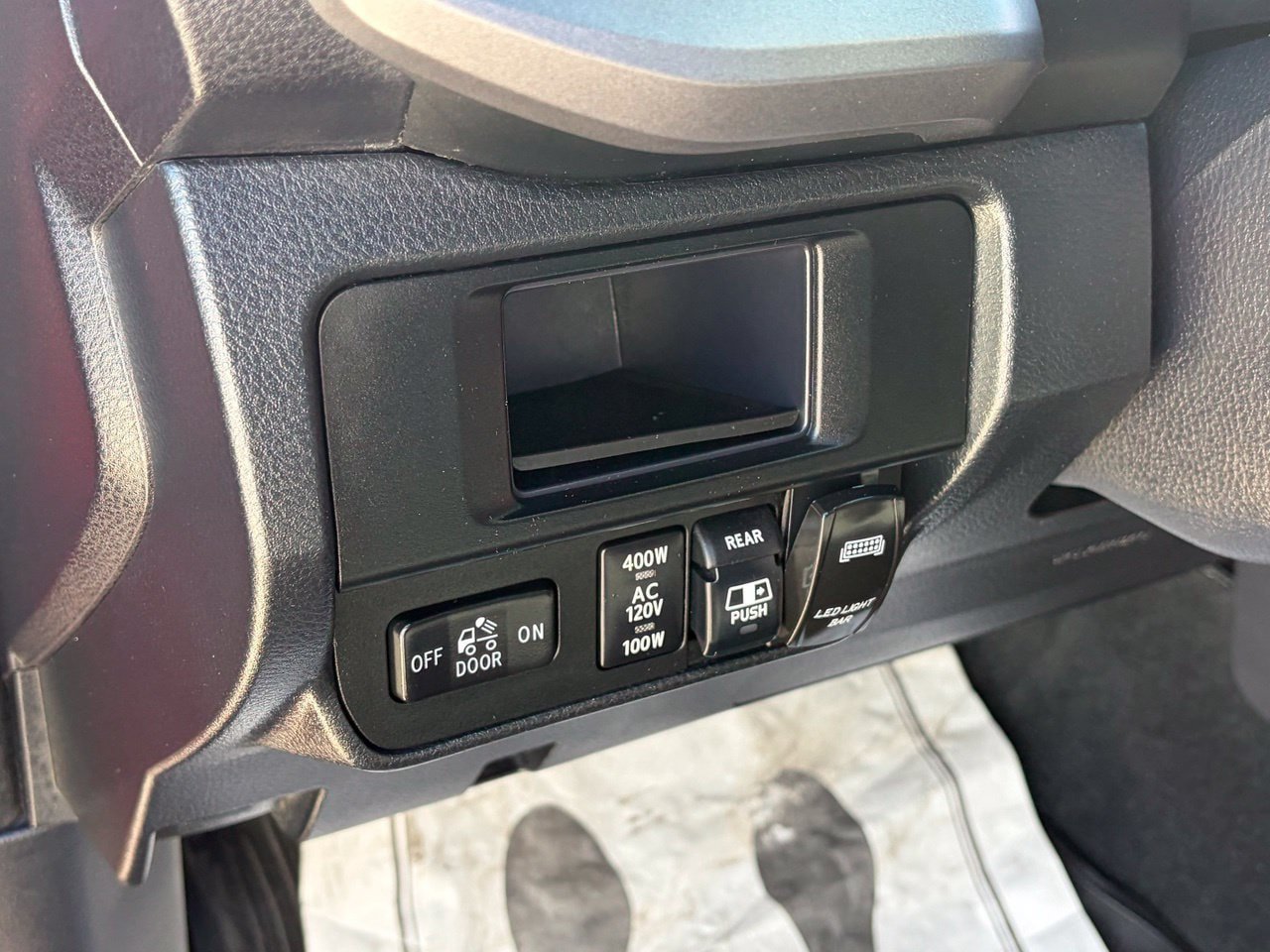 Used 2017 Toyota Tacoma TRD Sport w/ Premium & Technology Package AWD/4WD image 7