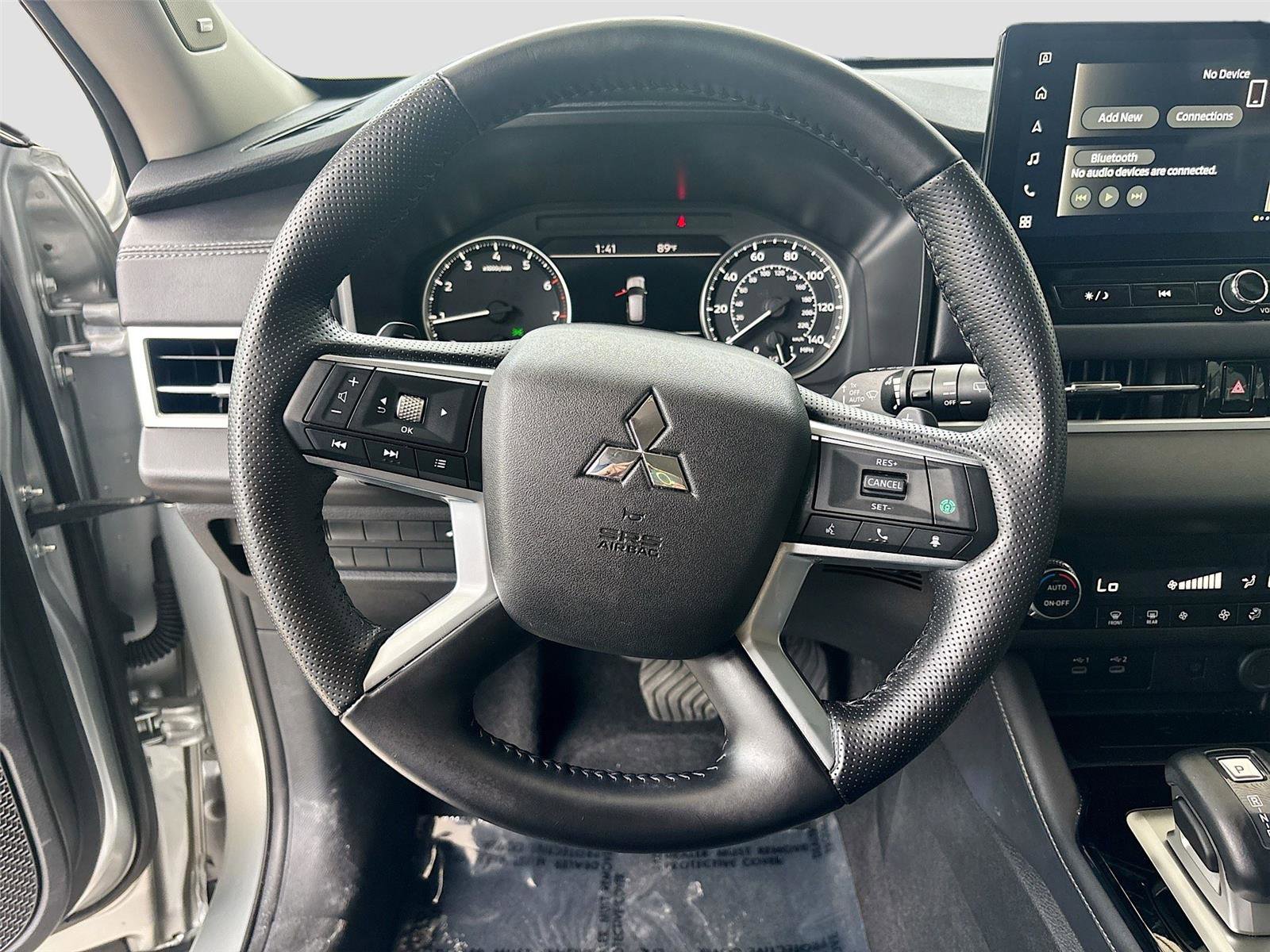 Used 2025 Mitsubishi Outlander SE FWD image 11