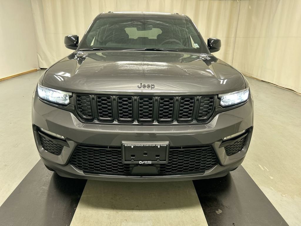 Used 2025 Jeep Grand Cherokee Limited w/ Black Appearance Package image 3