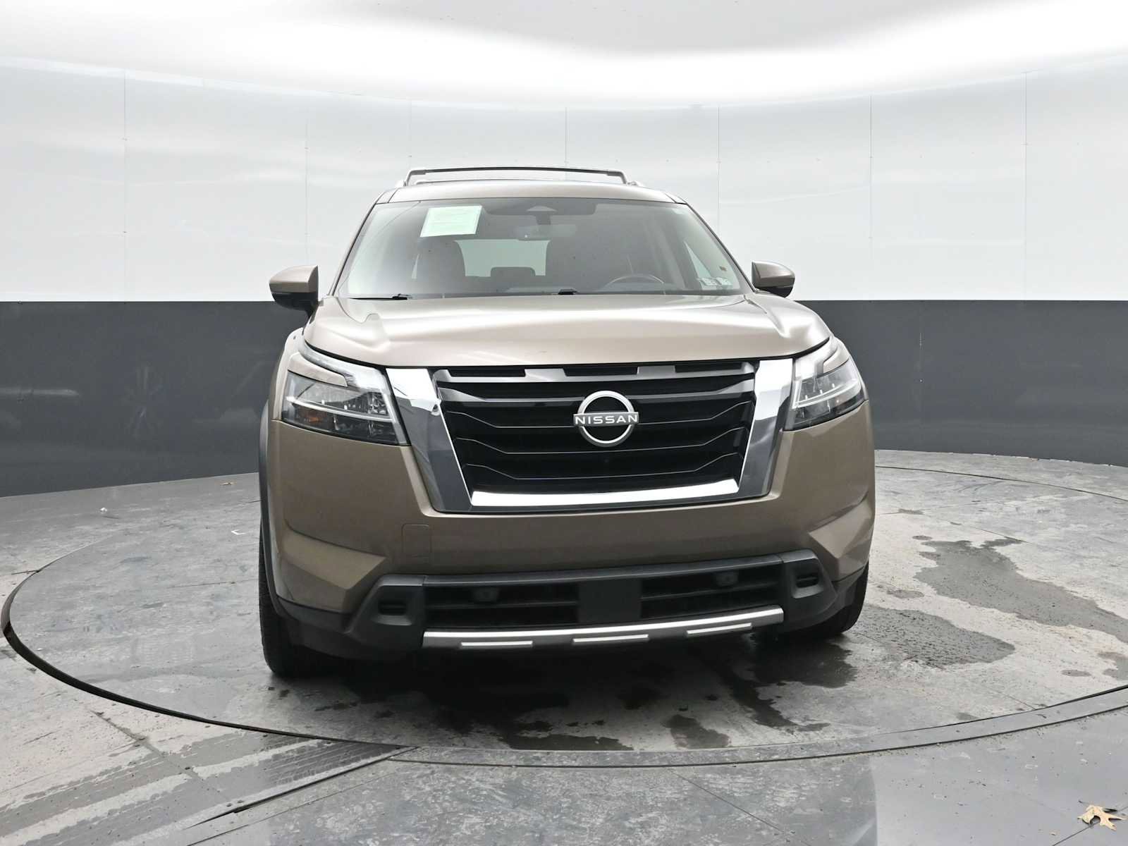 Used 2023 Nissan Pathfinder Platinum w/ Cargo Package image 5