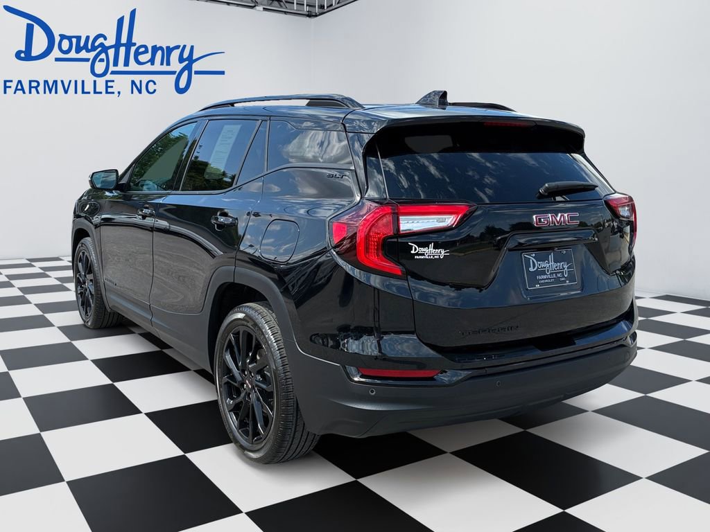 Used 2024 GMC Terrain SLT w/ Infotainment Package II FWD image 3