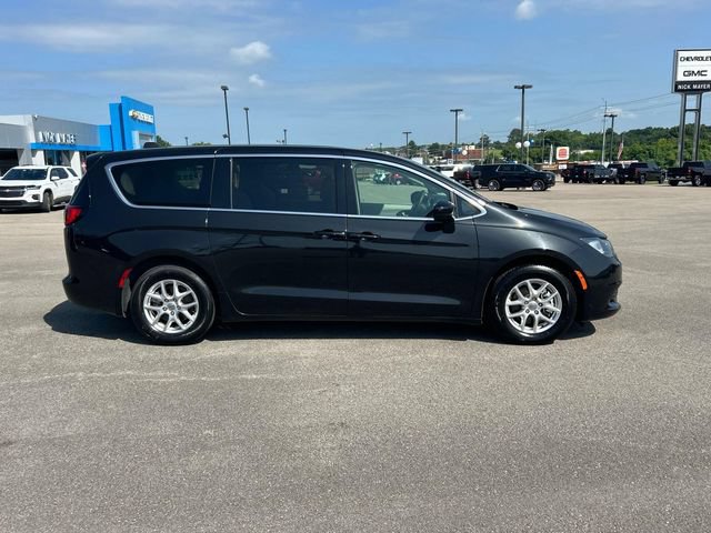 Used 2023 Chrysler Voyager LX FWD image 3