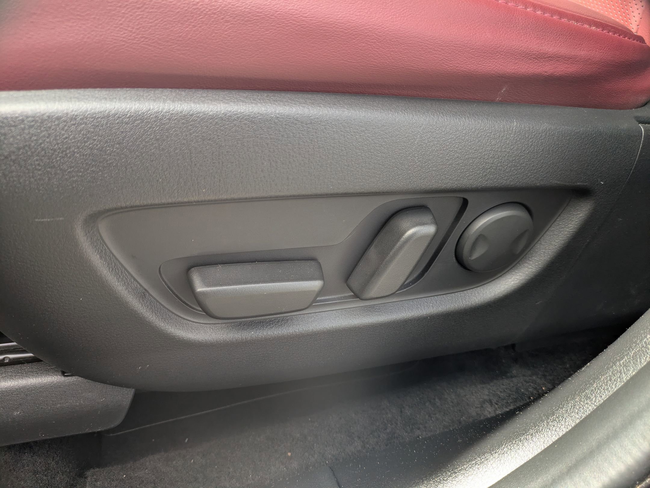 Certified 2025 MAZDA CX-70 Plug-In Hybrid w/ Premium Plus image 13