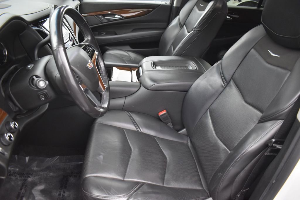 Used 2020 Cadillac Escalade Luxury w/ LPO, Radiant Package AWD/4WD image 13