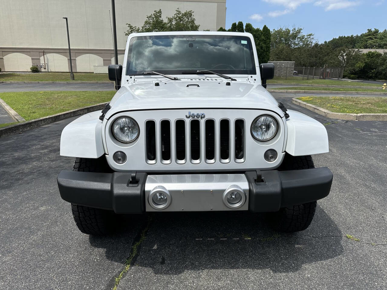 Used 2016 Jeep Wrangler Sahara w/ Connectivity Group image 19