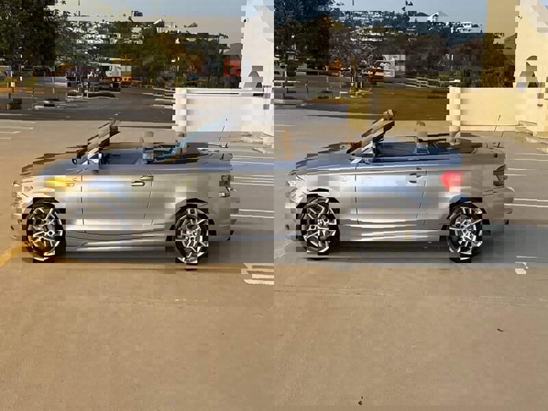 Used 2012 BMW 135i Convertible image 1