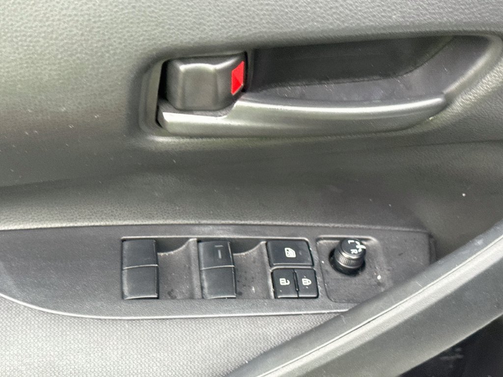 Used 2022 Toyota Corolla LE w/ Carpet Mat Package (TMS) FWD image 18