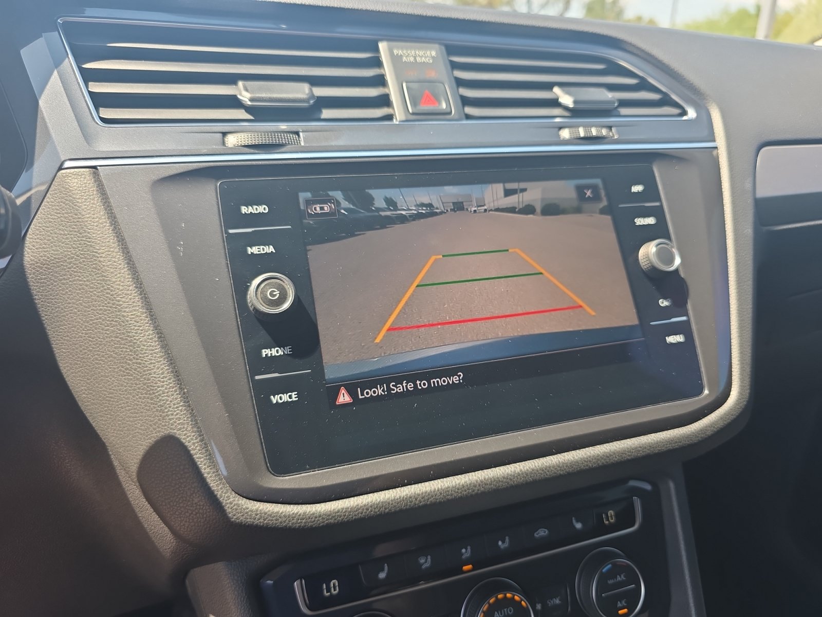 Used 2021 Volkswagen Tiguan SE FWD image 29