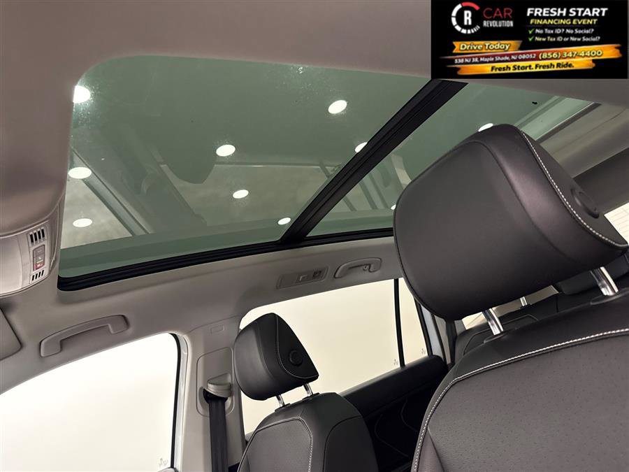 Used 2022 Volkswagen Tiguan SE image 36