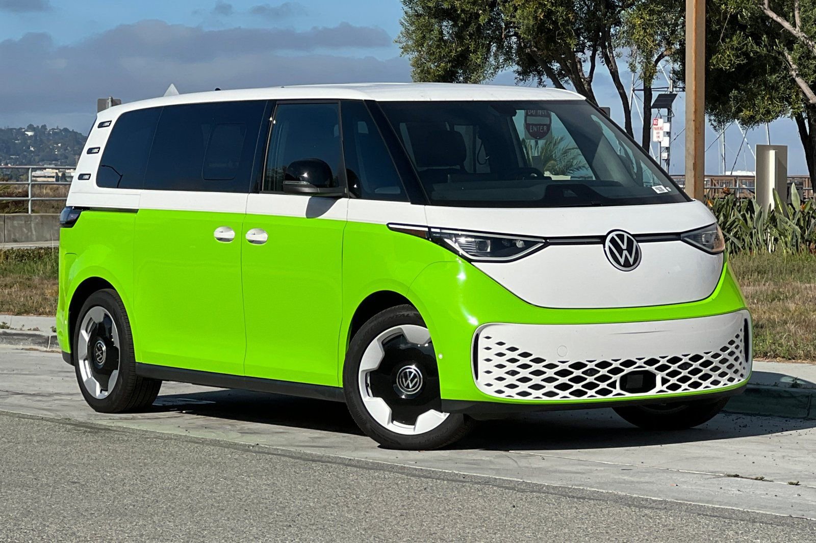 New 2025 Volkswagen ID. Buzz Pro S RWD image 2