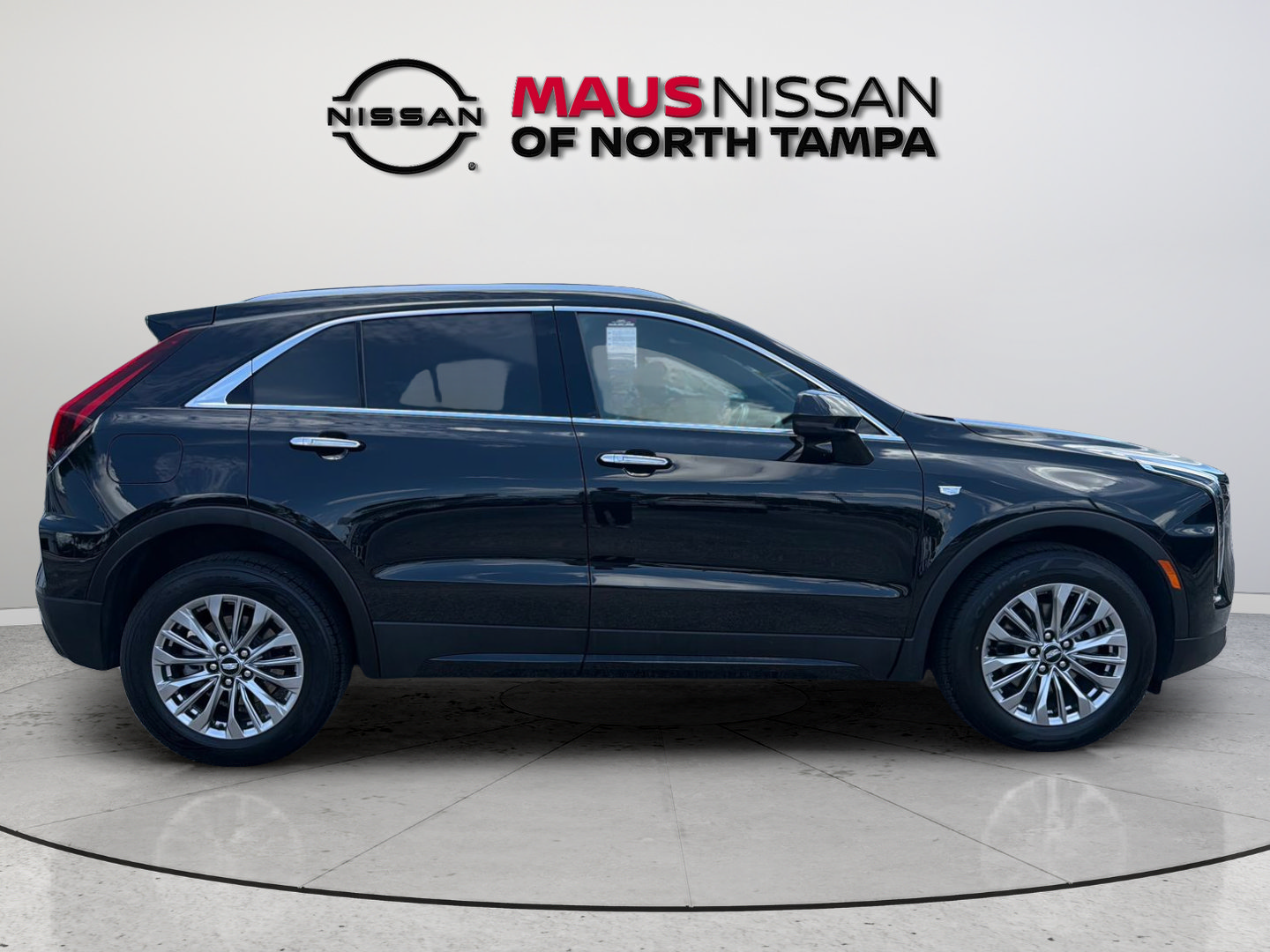 Used 2024 Cadillac XT4 Premium Luxury FWD image 9