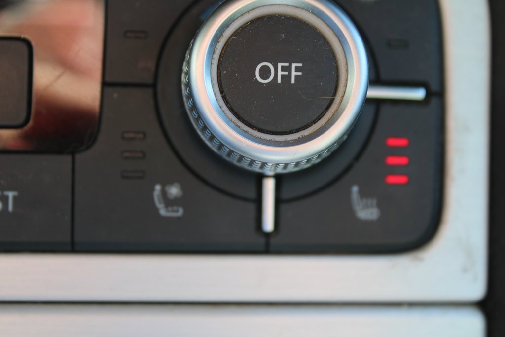 Used 2017 Volkswagen Touareg Wolfsburg Edition image 42