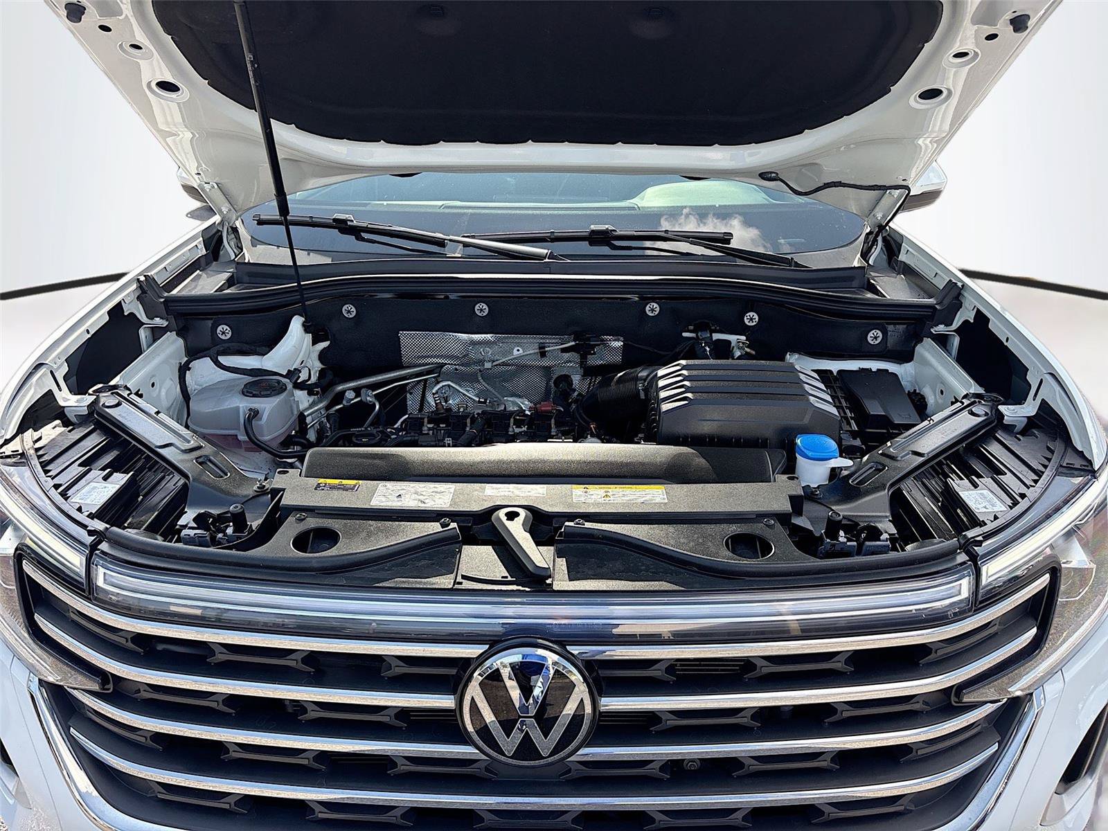 Used 2025 Volkswagen Atlas SE FWD image 34