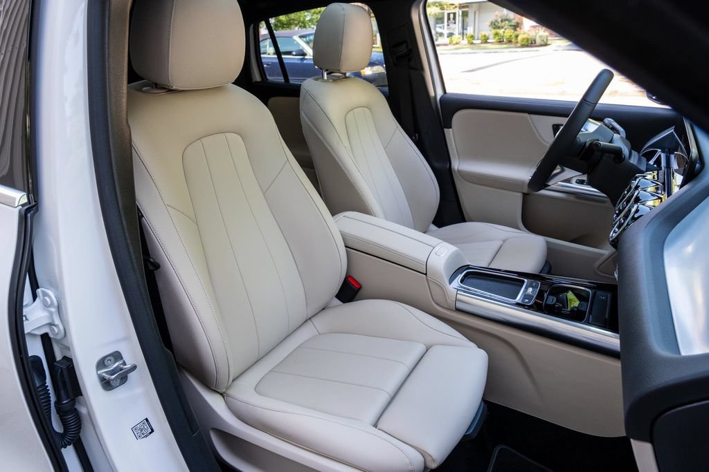 Used 2026 Mercedes-Benz GLA 250 w/ Sun & Sound Package image 25