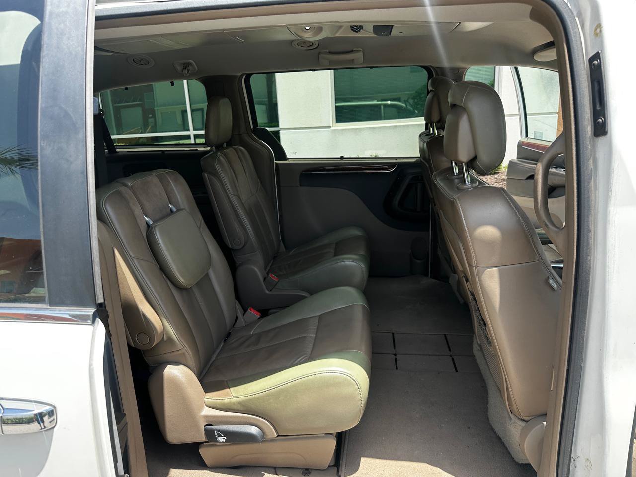 Used 2011 Chrysler Town & Country Limited FWD image 11