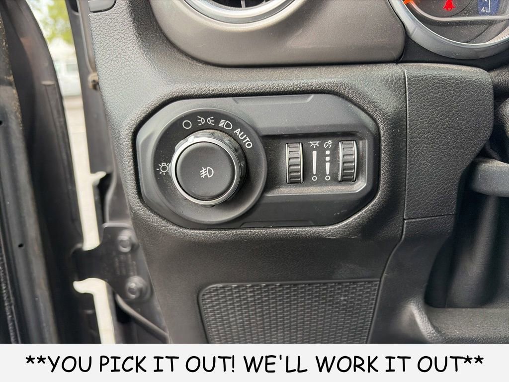 Used 2018 Jeep Wrangler Unlimited Sahara w/ Dual Top Group AWD/4WD image 12