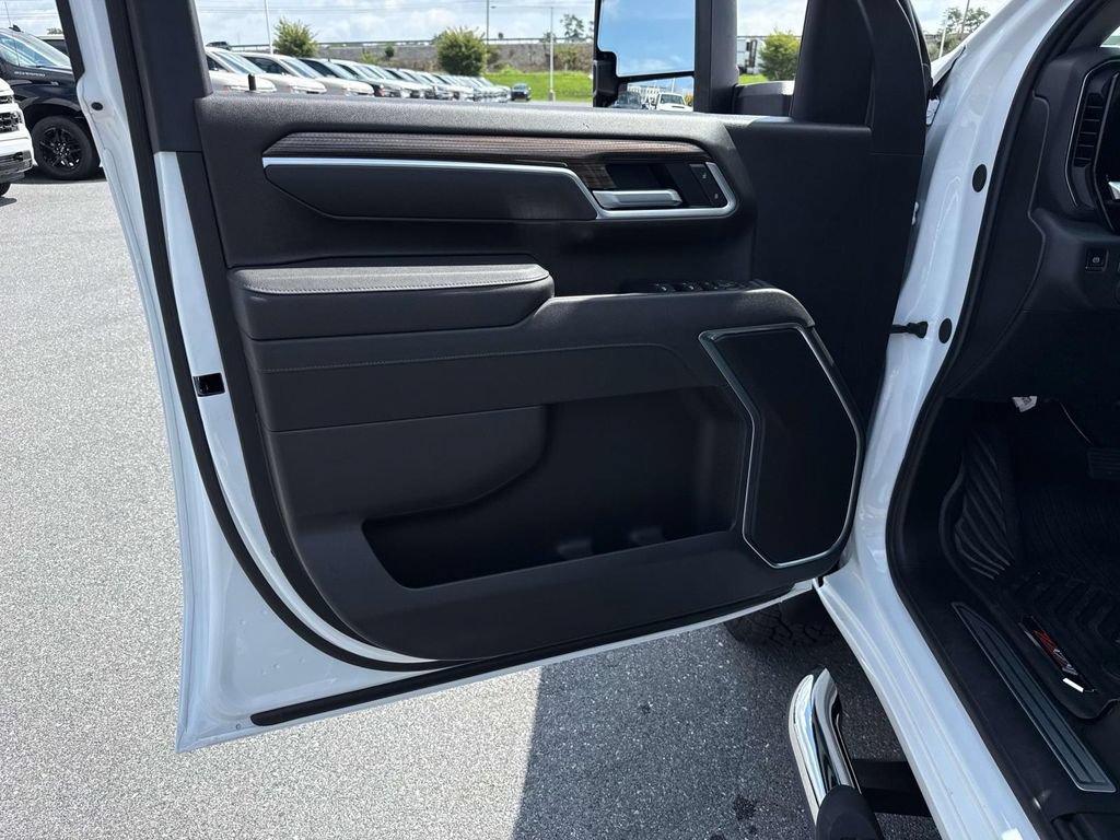 New 2026 Chevrolet Silverado 3500 LT w/ Z71 Chrome Sport Edition AWD/4WD image 8