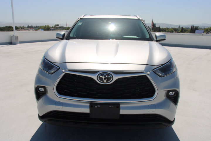 Used 2023 Toyota Highlander XLE FWD image 7