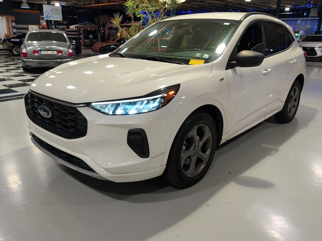 Used 2023 Ford Escape ST-Line w/ Tech Pack #1 AWD/4WD image 7