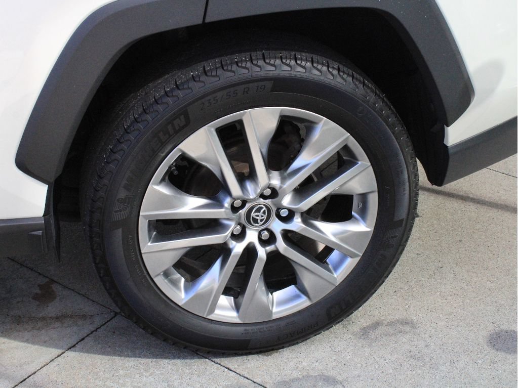Used 2021 Toyota RAV4 XLE Premium AWD/4WD image 39