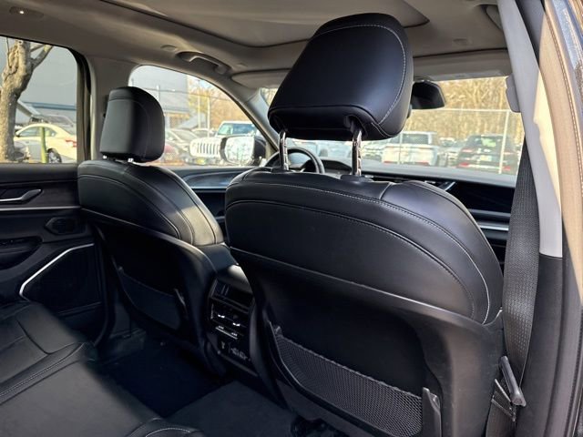 Used 2022 Jeep Grand Cherokee Limited image 25