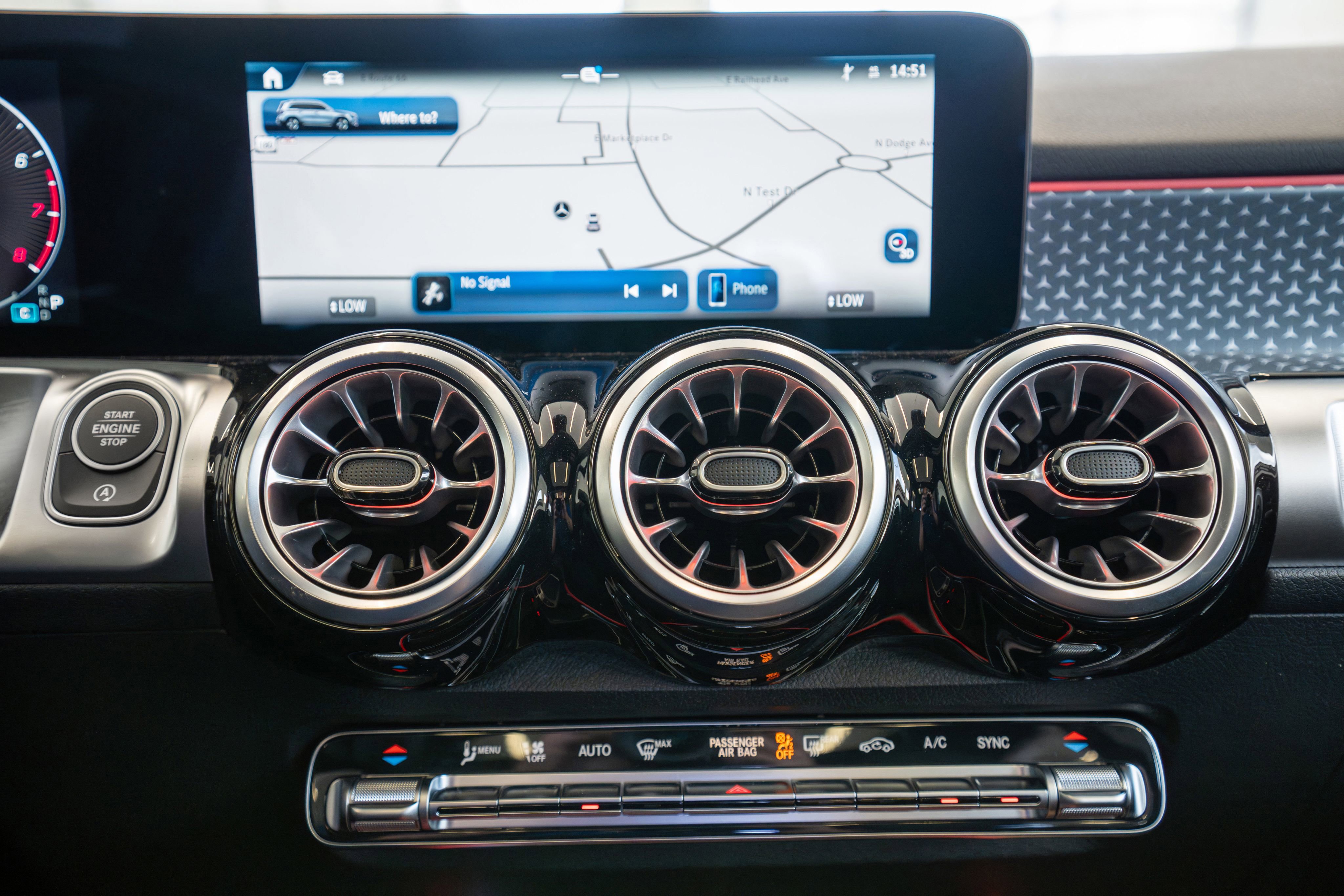 Used 2024 Mercedes-Benz GLB 250 w/ Exclusive Package image 20