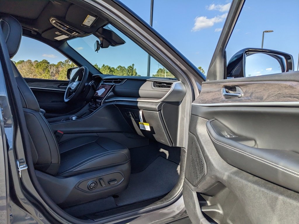 New 2025 Jeep Grand Cherokee Limited image 38