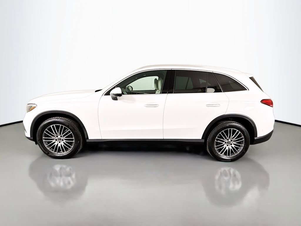 Used 2025 Mercedes-Benz GLC 300 4MATIC image 4