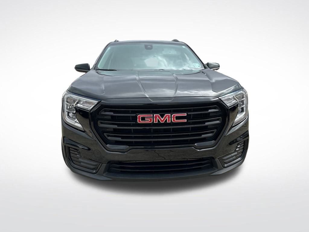 Used 2022 GMC Terrain SLE w/ Driver Convenience Package image 4