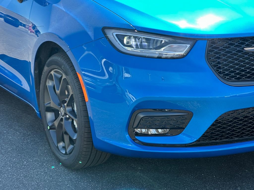 New 2026 Chrysler Pacifica Select FWD image 12