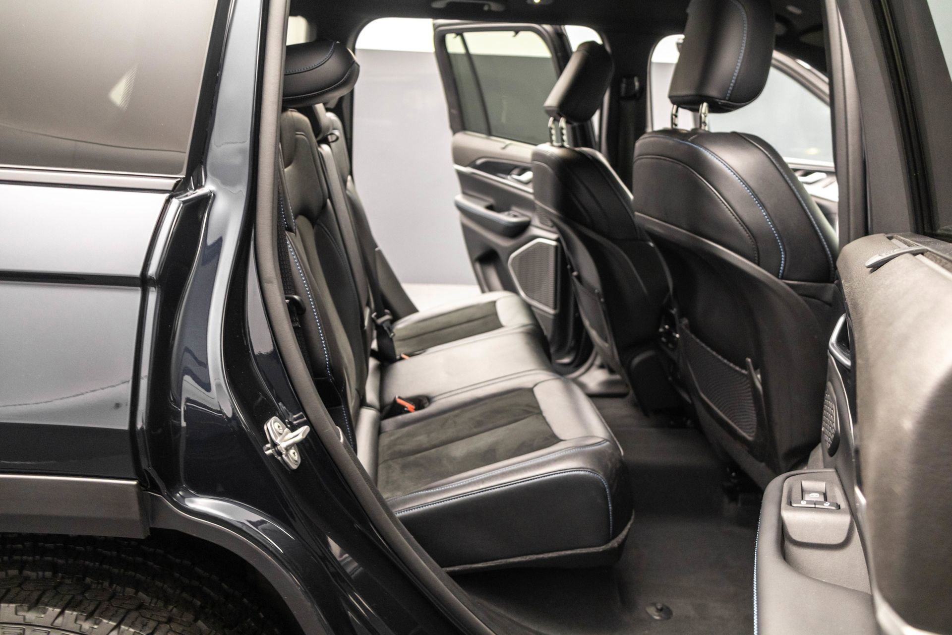 Used 2022 Jeep Grand Cherokee Trailhawk w/ Advanced Protech Group II image 36