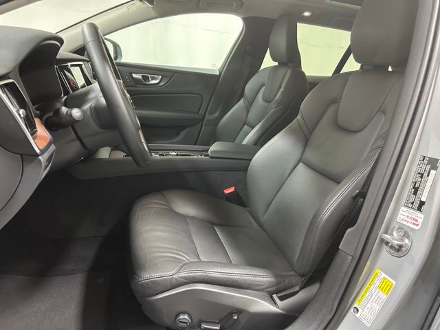 Used 2025 Volvo V60 B5 Cross Country Plus image 8