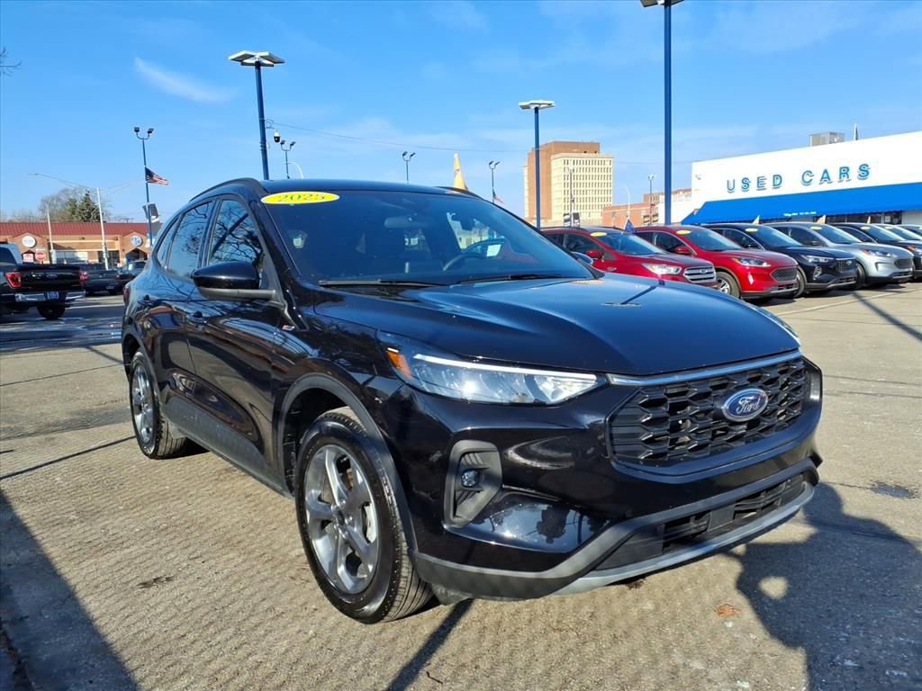Certified 2025 Ford Escape ST-Line Elite image 3