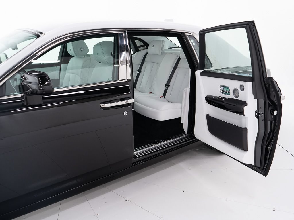 Certified 2026 Rolls-Royce Phantom Sedan w/ Leather Finishing Pack RWD image 21
