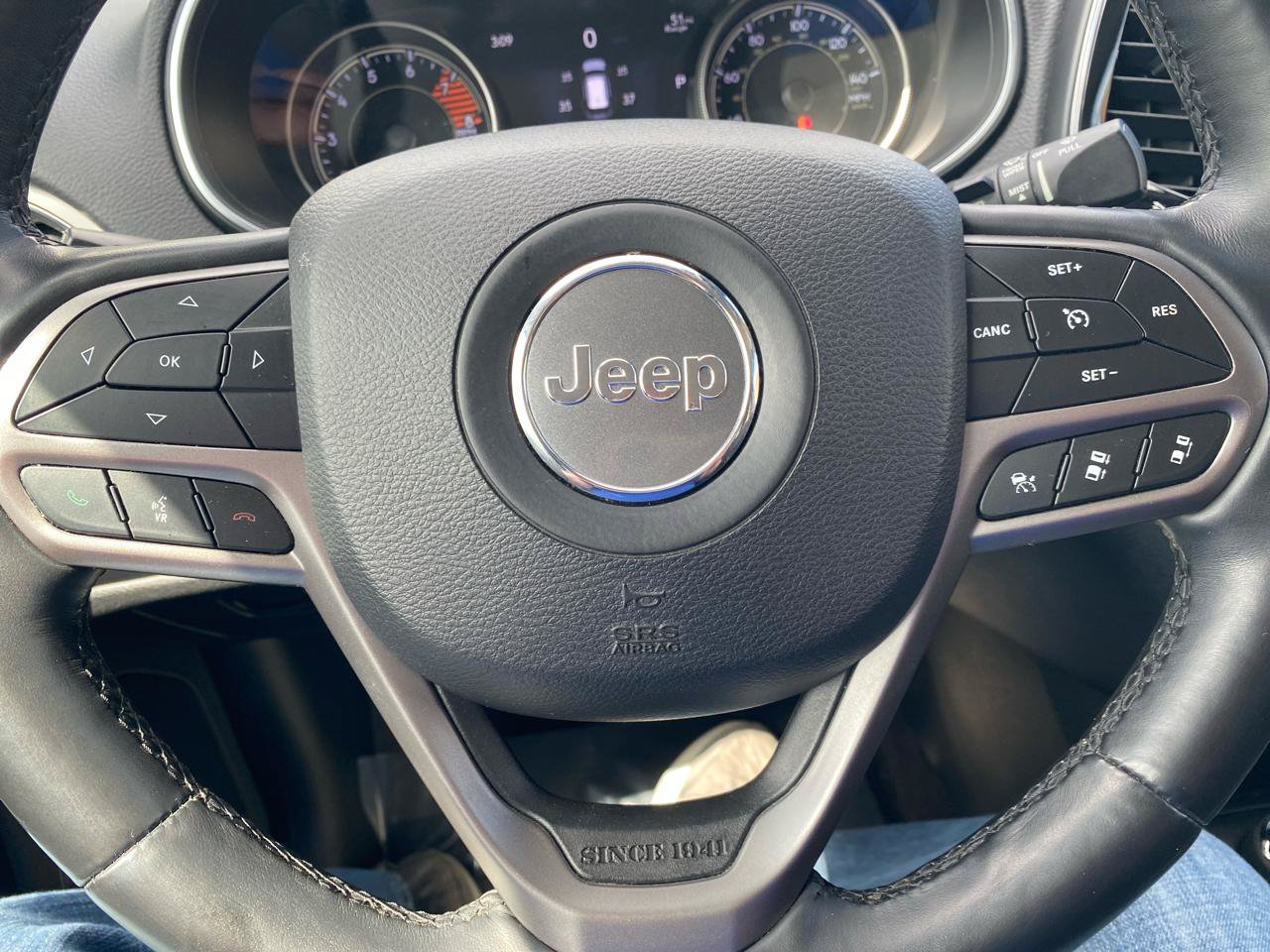 Used 2019 Jeep Cherokee Limited w/ Technology Group AWD/4WD image 18