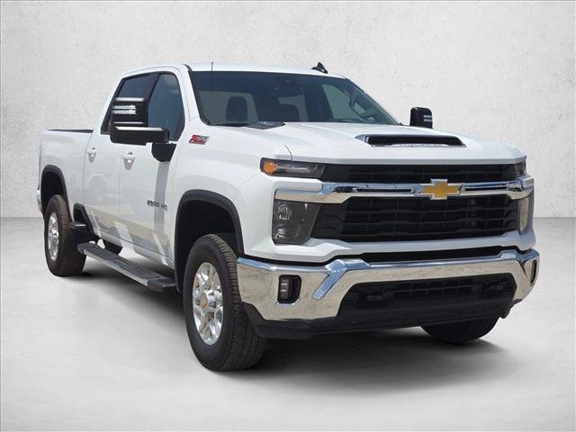 Used 2026 Chevrolet Silverado 2500 LT AWD/4WD image 3