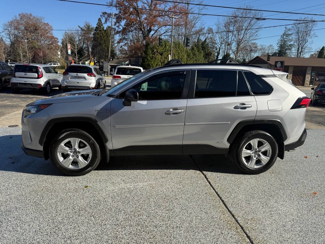 Used 2021 Toyota RAV4 LE image 3