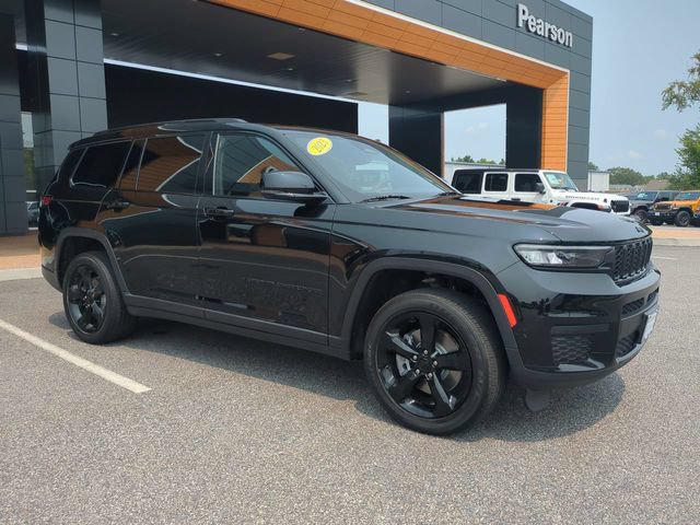 Used 2023 Jeep Grand Cherokee L Laredo AWD/4WD image 2