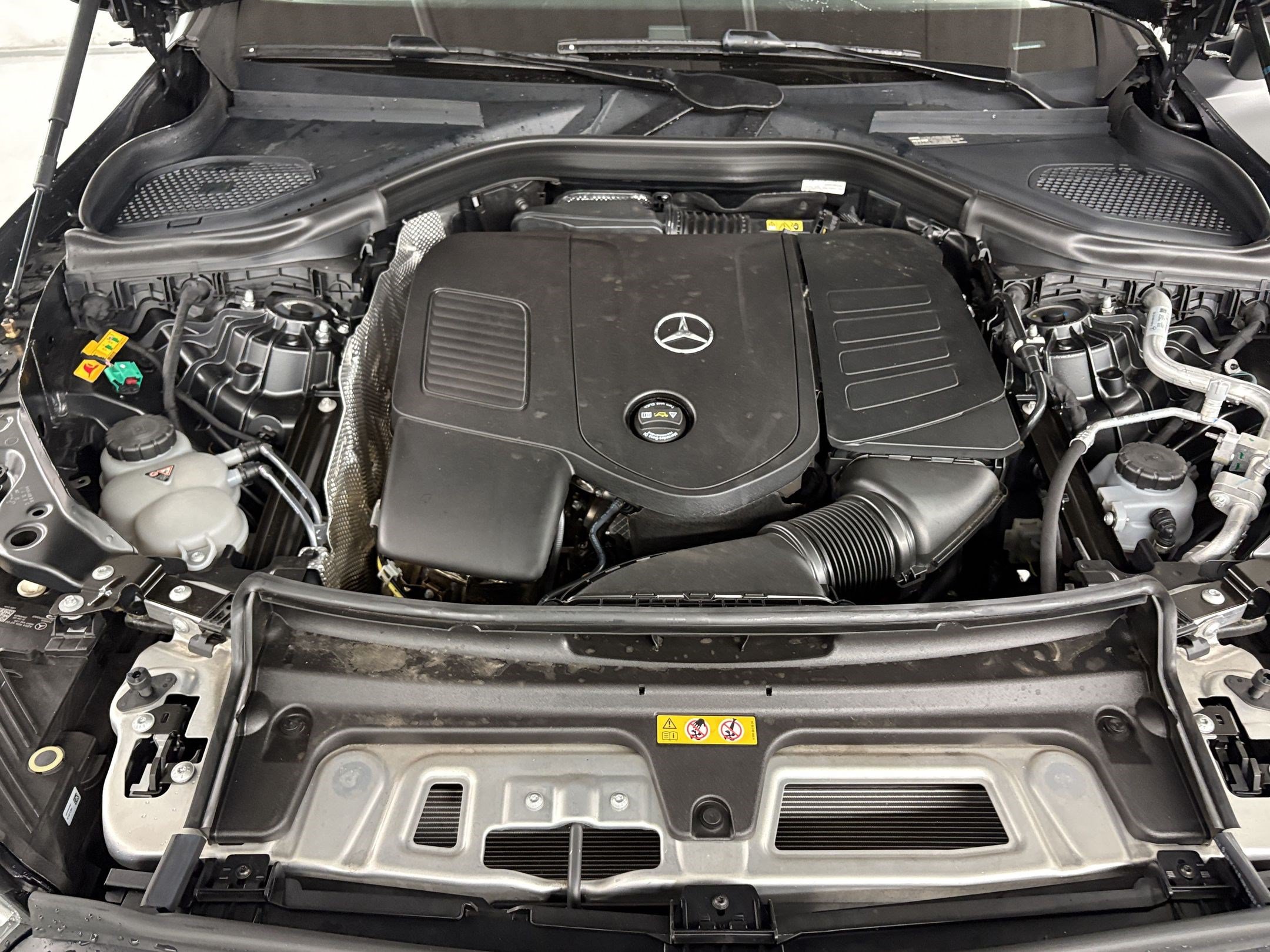 Used 2025 Mercedes-Benz GLC 350e 4MATIC image 32