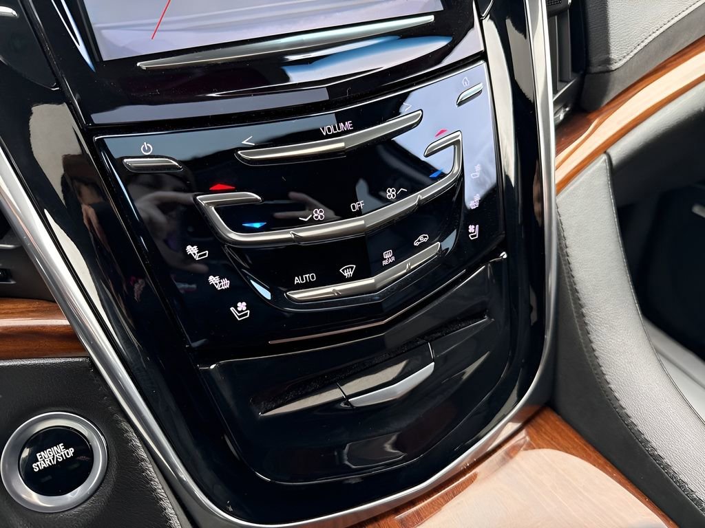 Used 2015 Cadillac Escalade Luxury image 34