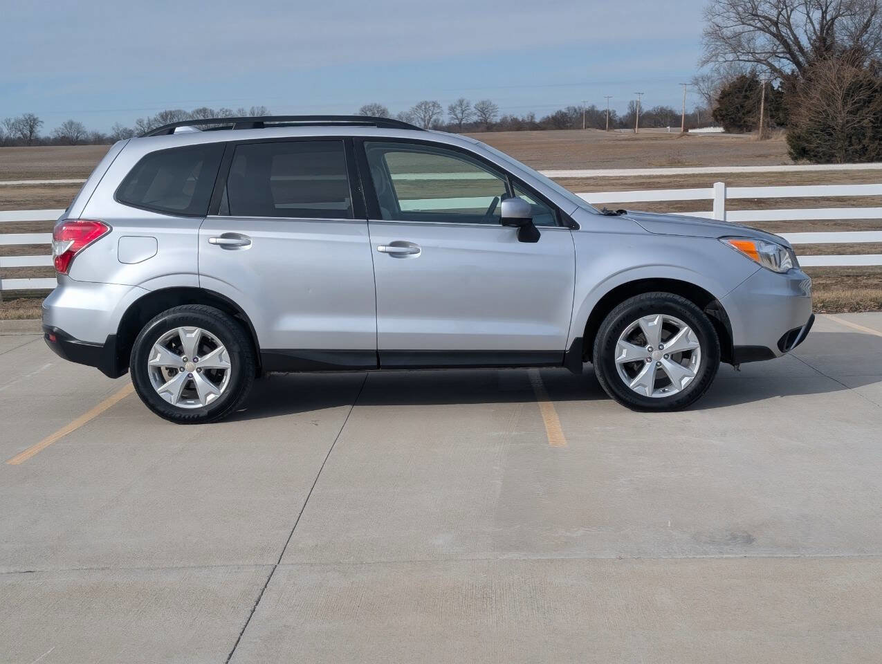 Used 2016 Subaru Forester 2.5i Premium w/ All-Weather Package image 4