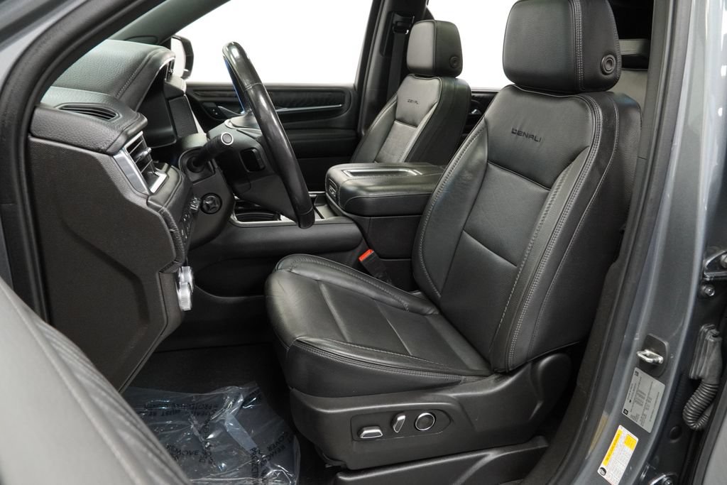 Used 2021 GMC Yukon XL Denali w/ Denali Premium Package AWD/4WD image 6