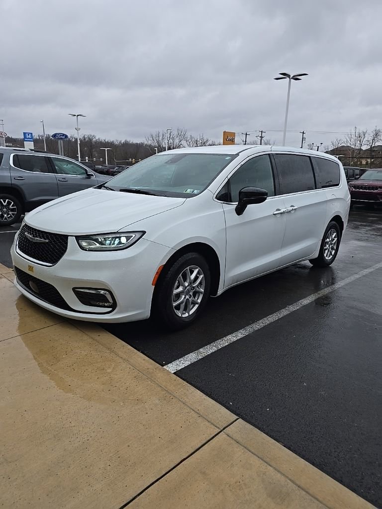 Certified 2024 Chrysler Pacifica Touring