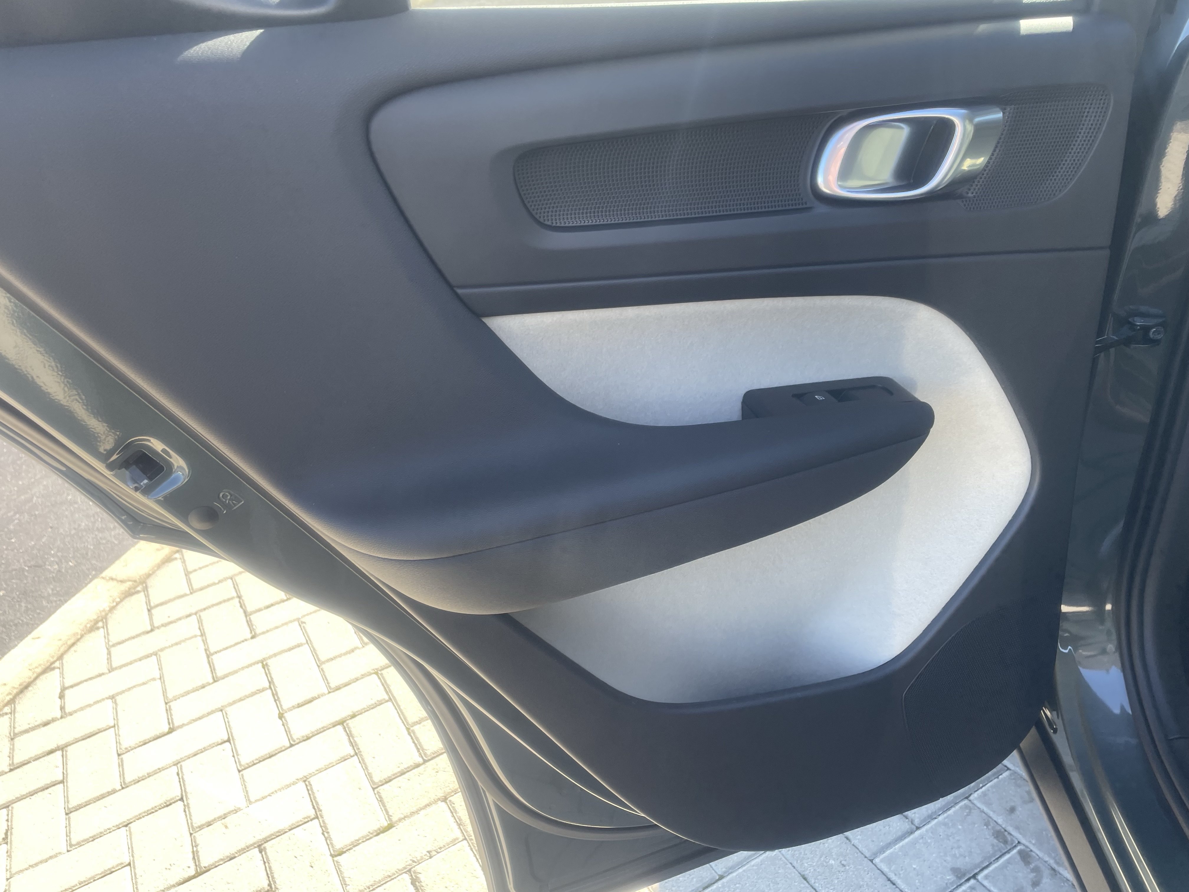 New 2026 Volvo XC40 B5 Plus w/ Protection Package Premier AWD/4WD image 11