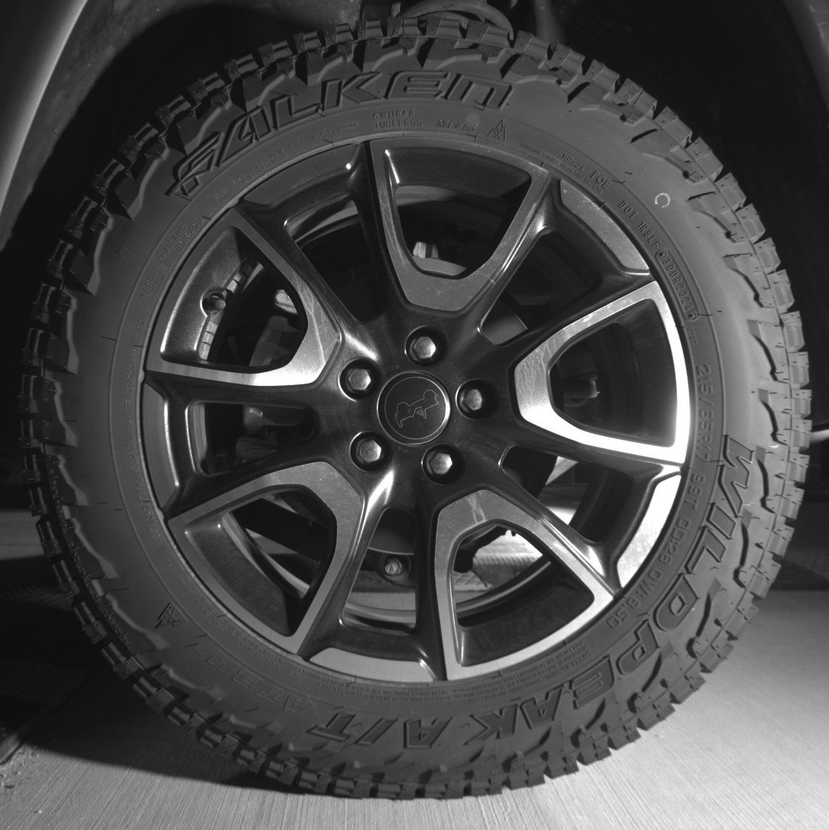 Used 2025 Jeep Compass Trailhawk AWD/4WD image 14